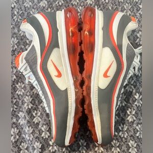 Air Max 95: Orange and Gray